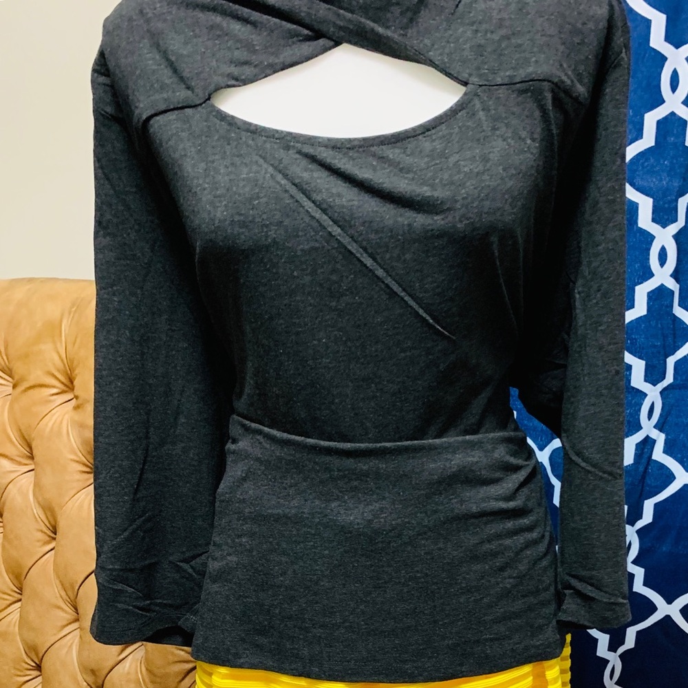 💥🌺NWT🌺💥Twisted Neck Tee